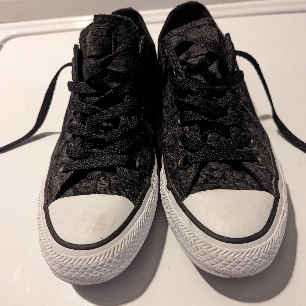 Converse print shoes
